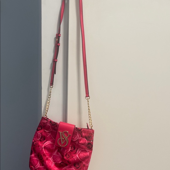 Victoria's Secret Red Rose Print Chain Strap Crossbody Shoulder Bag - Picture 2 of 6